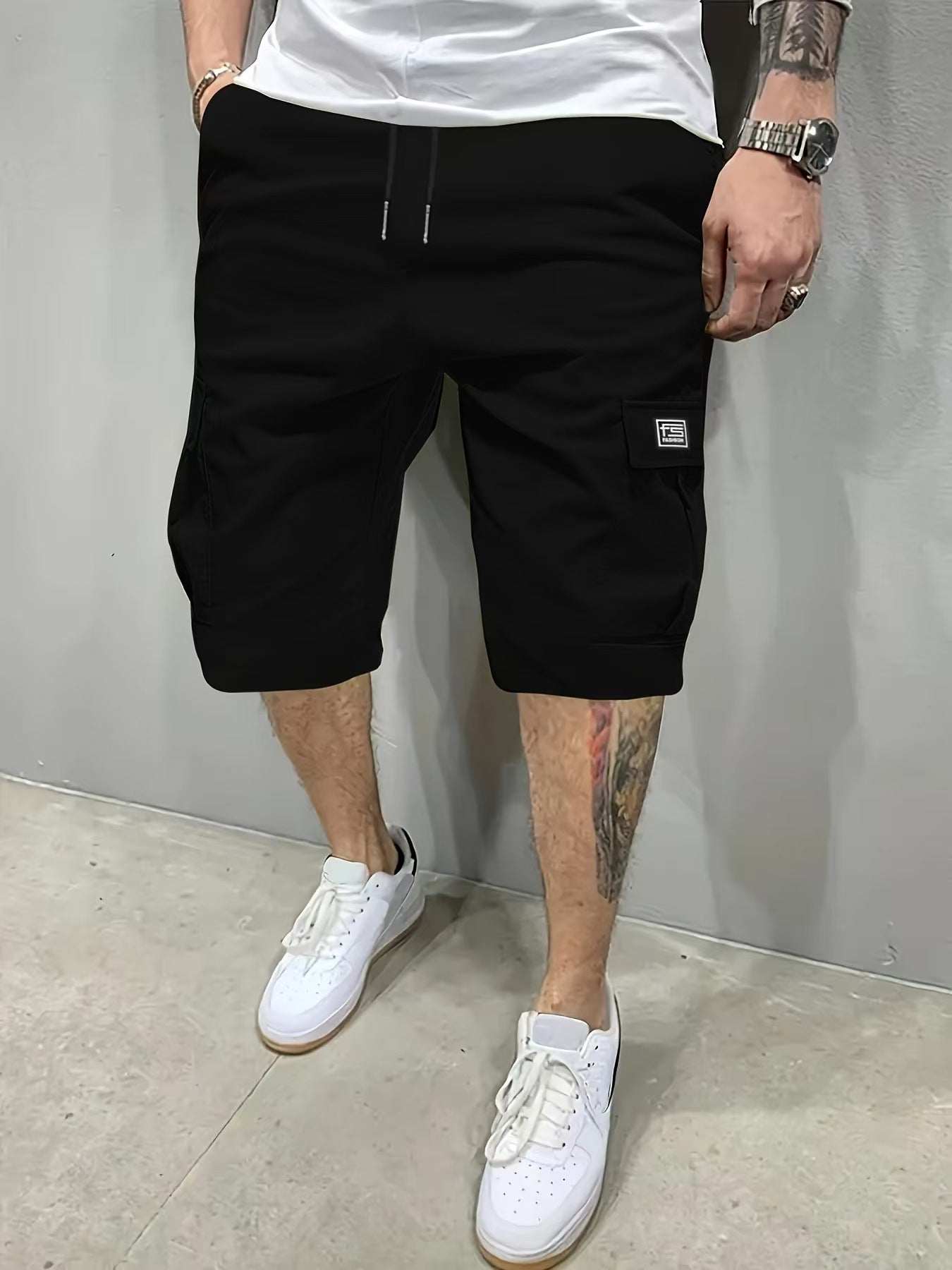 Locker sitzende Herren-Cargohose mit mehreren Taschen für Freizeit und Arbeit